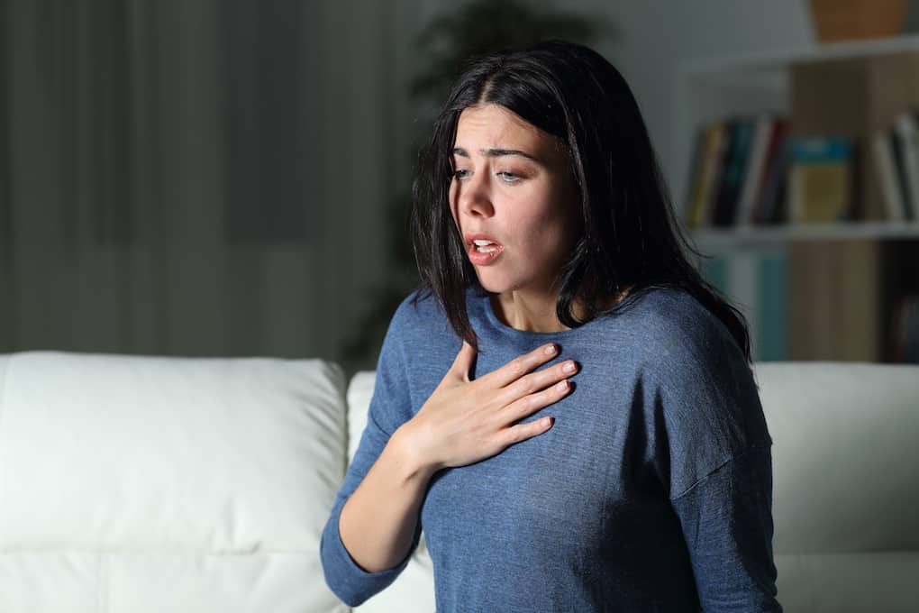 20 Positive Affirmations for Health Anxiety 8 Woman suffering an anxiety attack