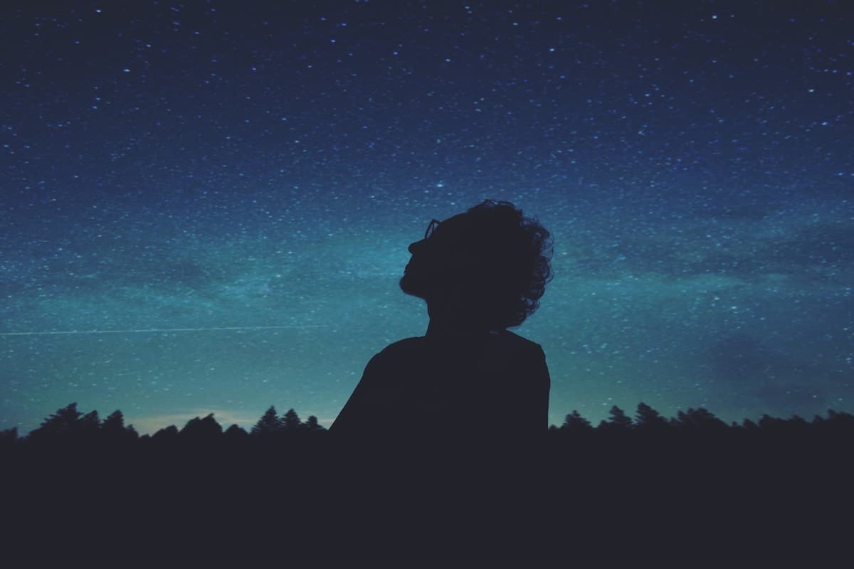 Improving Yourself: 39 Positive Questions To Ask Yourself Daily 5 person looking up into space